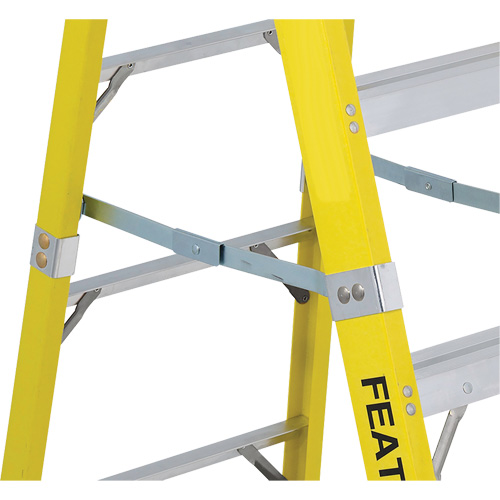 Industrial Heavy-Duty Stepladders (6400 Series), 4', Fibreglass, 300 lbs. Capacity, Type 1A Smart Ofis