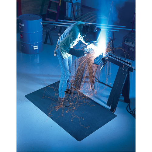 WeldSafe&reg; No. 447 Matting, Rubber, 75' L, 2' W x 9/16" Thick, Black Smart Ofis